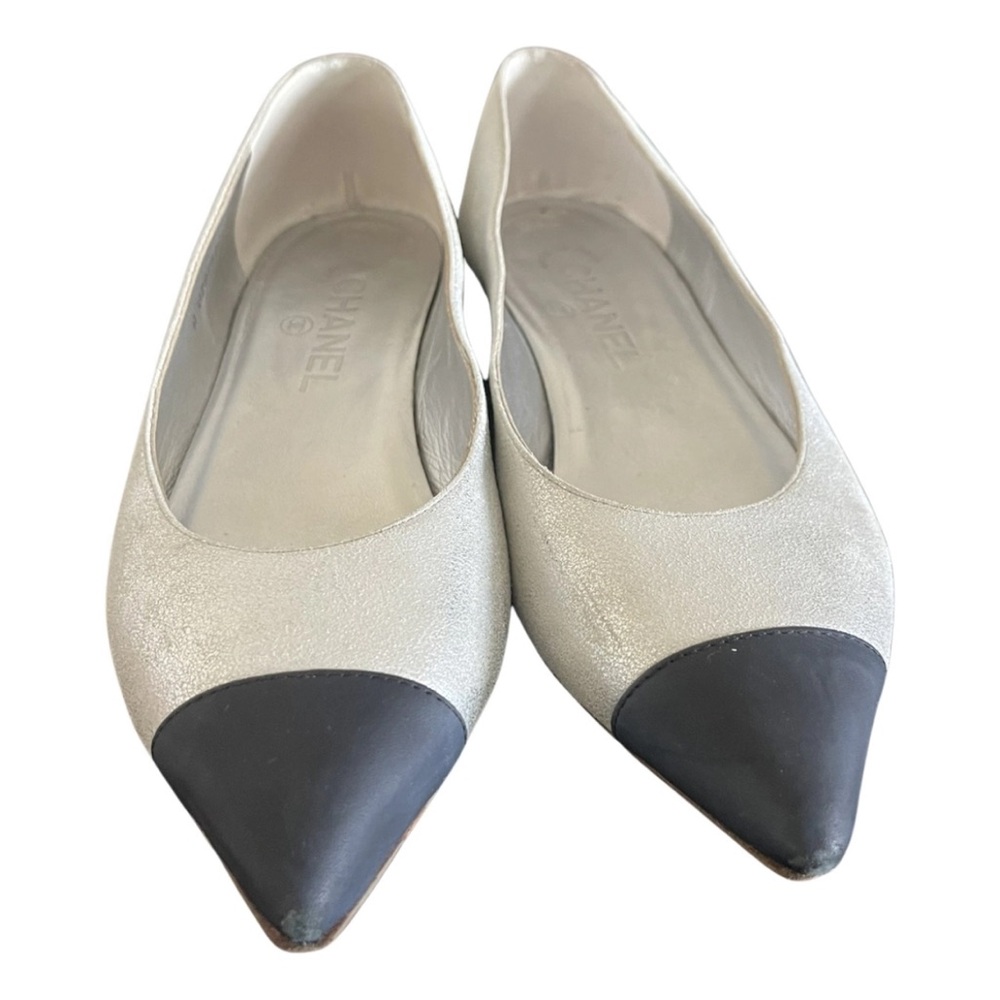 Chanel metallic silver flats sz 39